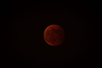 Kako je izgledalo pomračenje Meseca iz različitih delova sveta (FOTO) 7