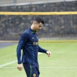 (VIDEO) Skinut poster portret nelojalnog Ronalda sa "Old Traforda" 10