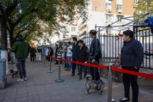 Korona virus u Kini Zatvorili tržne centre, muzeje, parkove: Zemlja u kojoj zbog kovida i dalje važe najstrože mere na svetu (FOTO) 6