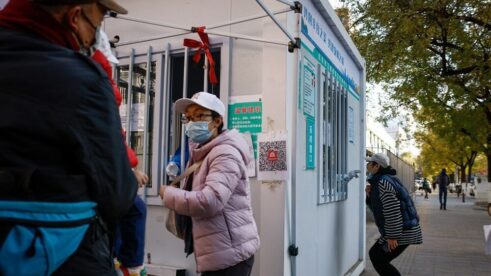 Korona virus u Kini Zatvorili tržne centre, muzeje, parkove: Zemlja u kojoj zbog kovida i dalje važe najstrože mere na svetu (FOTO) 7