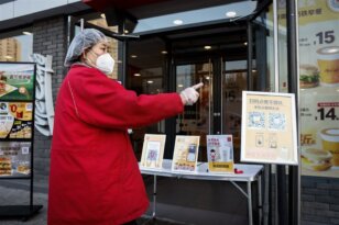 Korona virus u Kini Zatvorili tržne centre, muzeje, parkove: Zemlja u kojoj zbog kovida i dalje važe najstrože mere na svetu (FOTO) 4