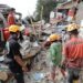 (VIDEO)Šestogodišnji dečak izvučen iz ruševina nakon snažnog zemljotresa u Indoneziji 7