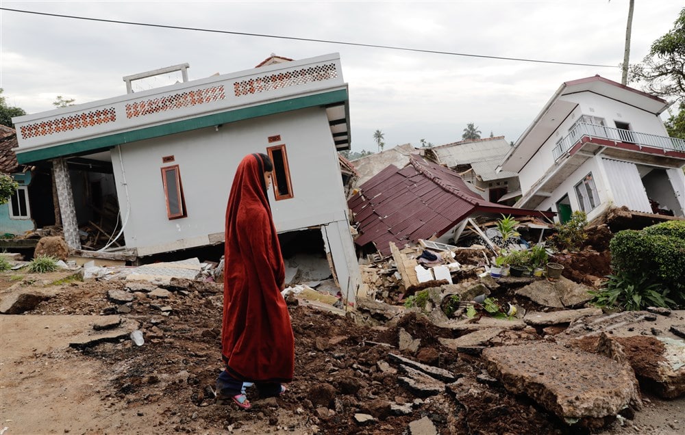 (VIDEO) Šestogodišnji dečak izvučen iz ruševina nakon snažnog zemljotresa u Indoneziji 2