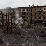Ukrajinci u skloništima: Rusi započeli jedan od najžešćih vazdušnih napada na Kijev 10