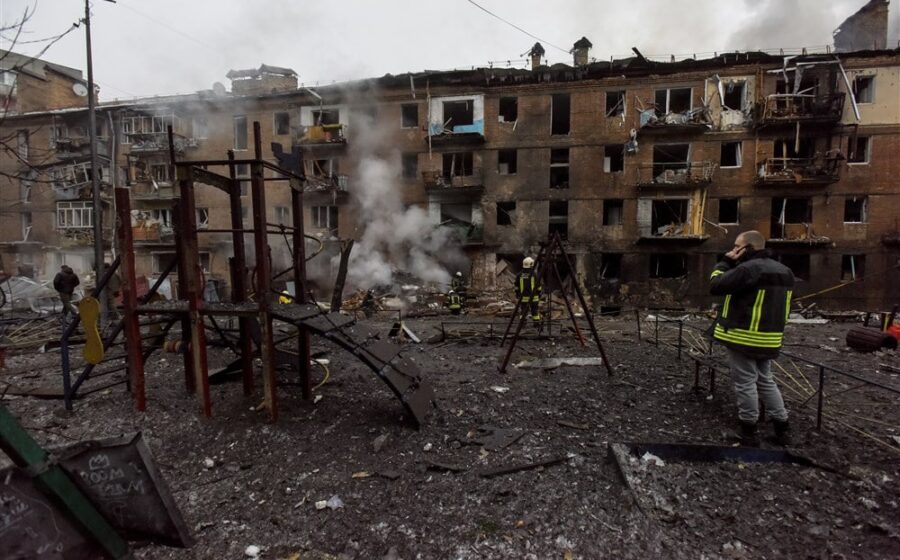 Ukrajinci u skloništima: Rusi započeli jedan od najžešćih vazdušnih napada na Kijev 1