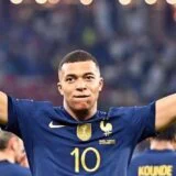 Kamerun zbog korupcije ispustio Kilijana Mbapea 11