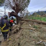 Italijanski spasioci nastavljaju potragu za nastradalima u klizištu 10