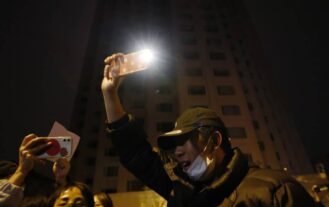 Hiljade ljudi na ulicama gradova širom Kine: Bunt protiv kovid-mera, ali i za smenu Sija i veće slobode 2
