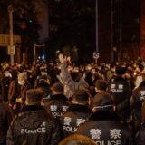 Snažno policijsko prisustvo na ulicama kineskih gradova: Zaustavljaju prolaznike i proveravaju im telefone 13