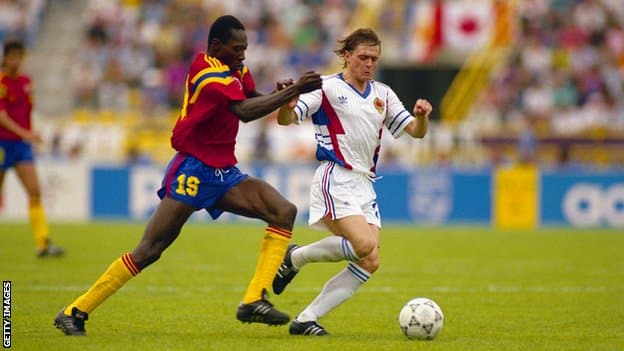 Svetsko prvenstvo u fudbalu: Vodič kroz istoriju lopti Mundijala i njihove vrline i mane 1 Dragan Stojkovic in action against Colombia during the 1990 World Cup