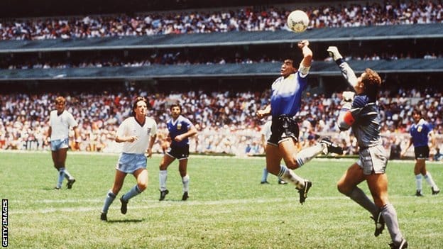 Svetsko prvenstvo u fudbalu: Vodič kroz istoriju lopti Mundijala i njihove vrline i mane 3 Diego Maradona's famous 'Hand of God' goal