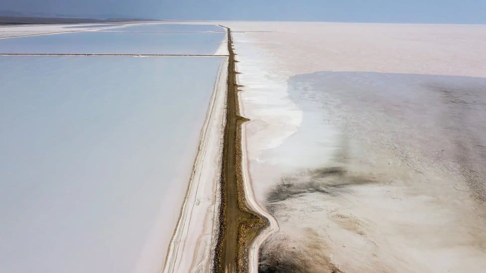 Dok je populacija čovečanstva rasla, njena potražnja za vodom se paralelno povećavala - i sada prethodno ogromna jezera počinju da nestaju