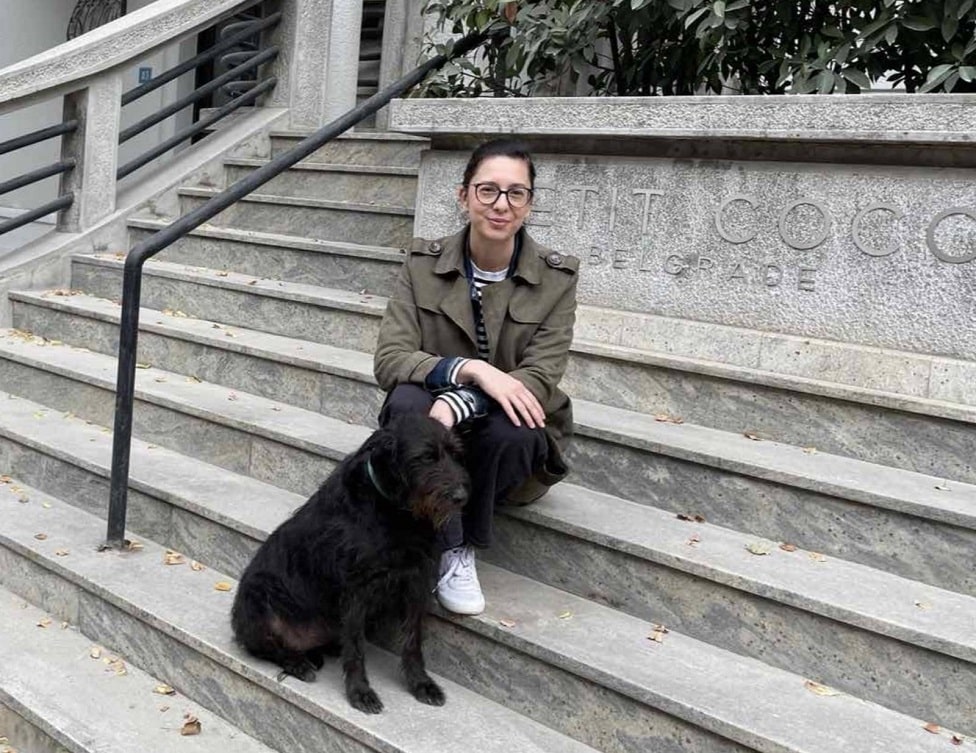 Životinje i troškovi života: Kako se vlasnici nose sa poskupljenjima hrane i opreme za ljubimce 1 Dunja Božić sa mešankom Crnom