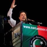Pakistan: Bivši premijer Imran Kan ranjen tokom protestnog marša 10