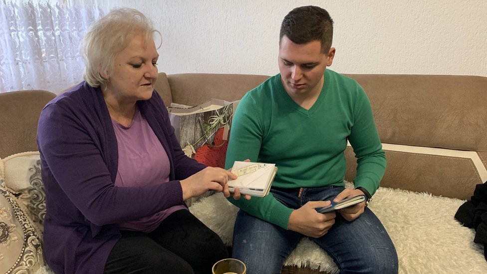 Balkan: Svet dobija osmomilijardito dete, Bosna i Hercegovina i Hrvatska već imale dve jubilarne bebe 4 Fatima i Adnan pokazuju fotografije