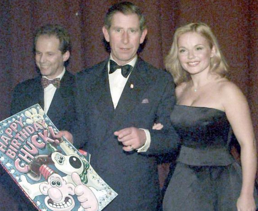 Velika Britanija i kraljevska porodica: Kralj Čarls slavi 74. rođendan - prvi put kao monarh 2 King Charles with former Spice Girl Geri Halliwell after the Princes Trust Comedy Gala at the Lyceum Theatre in 1998 to mark his 50th birthday
