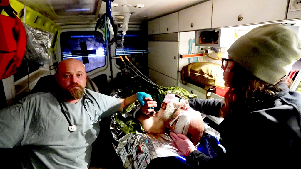 Ruslan and Olia accompany Sasha in the ambulance