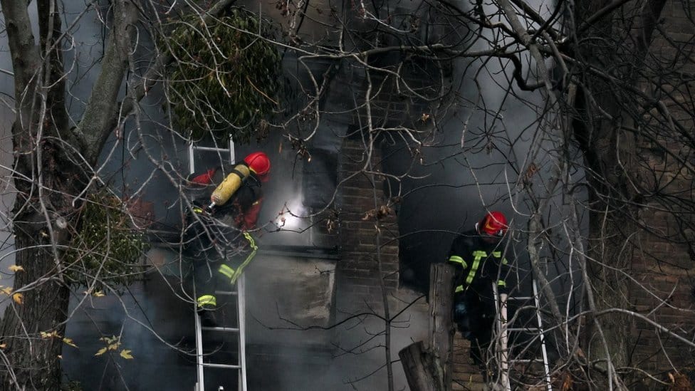Rusija i Ukrajina: Novi napadi na Kijev, Mikolajev i Zaporožje, upozorenja o vazdušnim napadima na snazi širom zemlje 1 Kijev posle napada