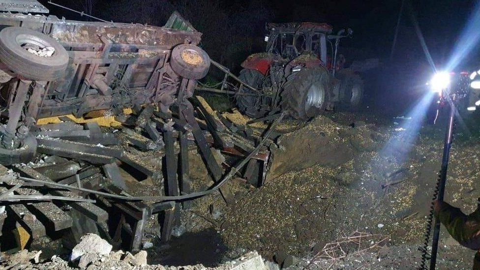 Rusija i Ukrajina: Dve rakete pale na teritoriju Poljske, poginulo dvoje ljudi, poljski predsednik kaže da nema dokaza ko ih je lansirao 1 wreckage from blast site