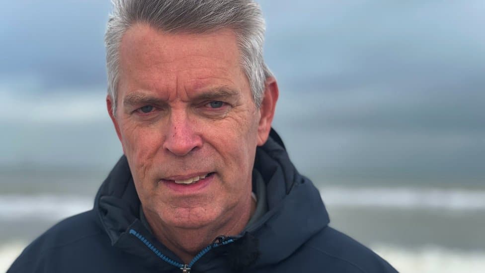 Rusija, Ukrajina i avionska nesreća: Dvojica Rusa i Ukrajinac krivi za obaranje malezijskog aviona 2014. 5 Hans de Borst standing by the sea