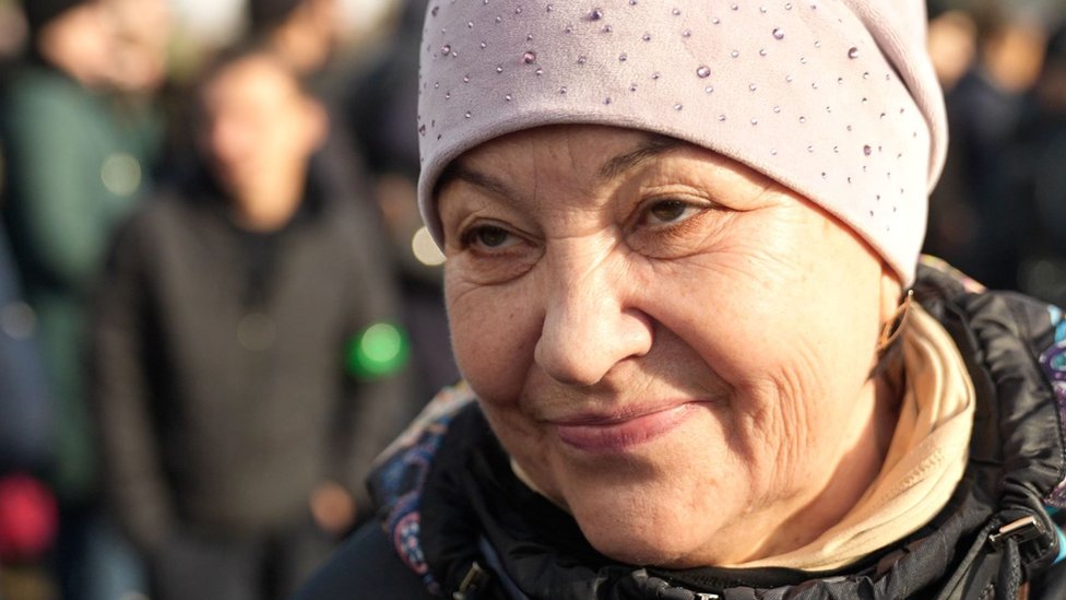 Rusija i Ukrajina: Snažne eksplozije oko nuklearne elektrane u Zaporožju, tvrdnje o ruskim mučenjima u Hersonu 5 Olena Hatylo says she was collecting food donations for her disabled neighbours