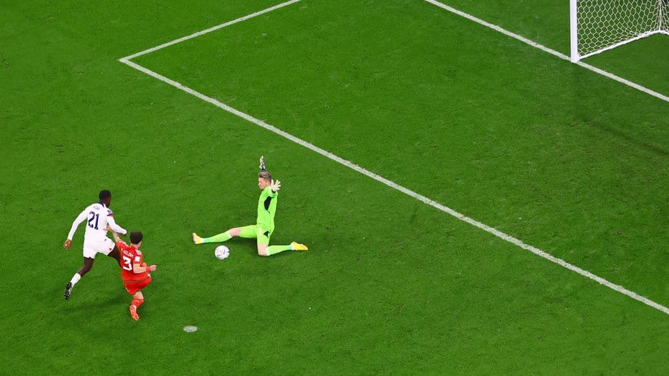 Timoti Vea, sin legendarnog Žorža Vee, postiže gol protiv Velsa