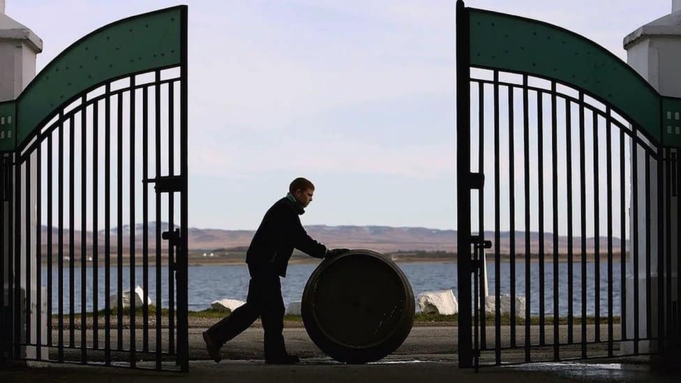 Bačva viskija iz destilerije Brukladi