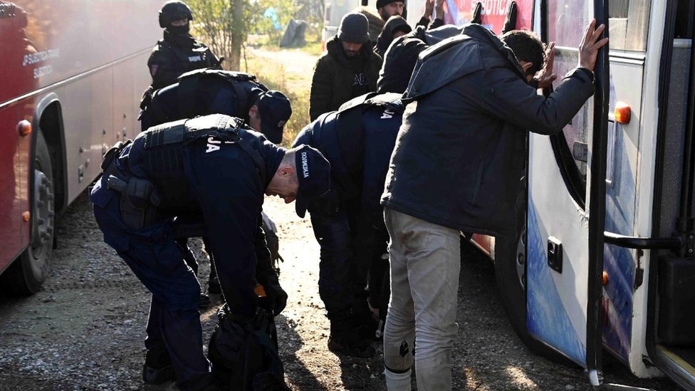 Srbija, nasilje i migranti: Posle pucnjave u Horgošu privedeno više od 800 migranata - pretragom pronađeno oružje i municija 3 policija, migranti