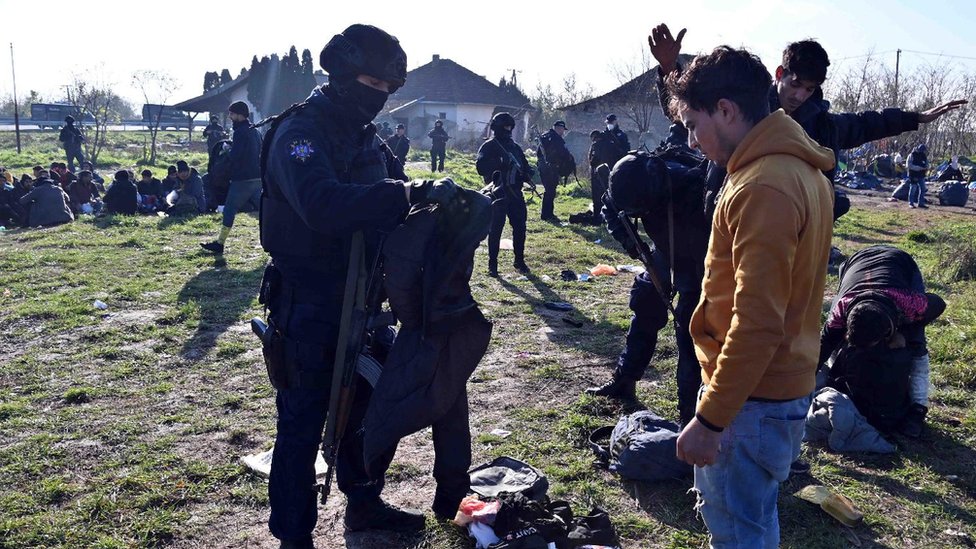 Srbija, nasilje i migranti: Posle pucnjave u Horgošu privedeno više od 800 migranata - pretragom pronađeno oružje i municija 4 policija, migranti