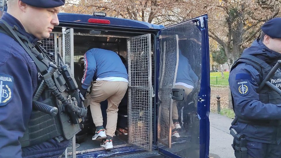 Srbija, nasilje i migranti: Posle pucnjave u Horgošu privedeno više od 800 migranata - pretragom pronađeno oružje i municija 15 policija, migranti