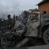 Rusija i Ukrajina: Ukrajinci se spremaju za tešku zimu posle ruskih raketnih napada - šest miliona ljudi bez struje, kaže Zelenski 13