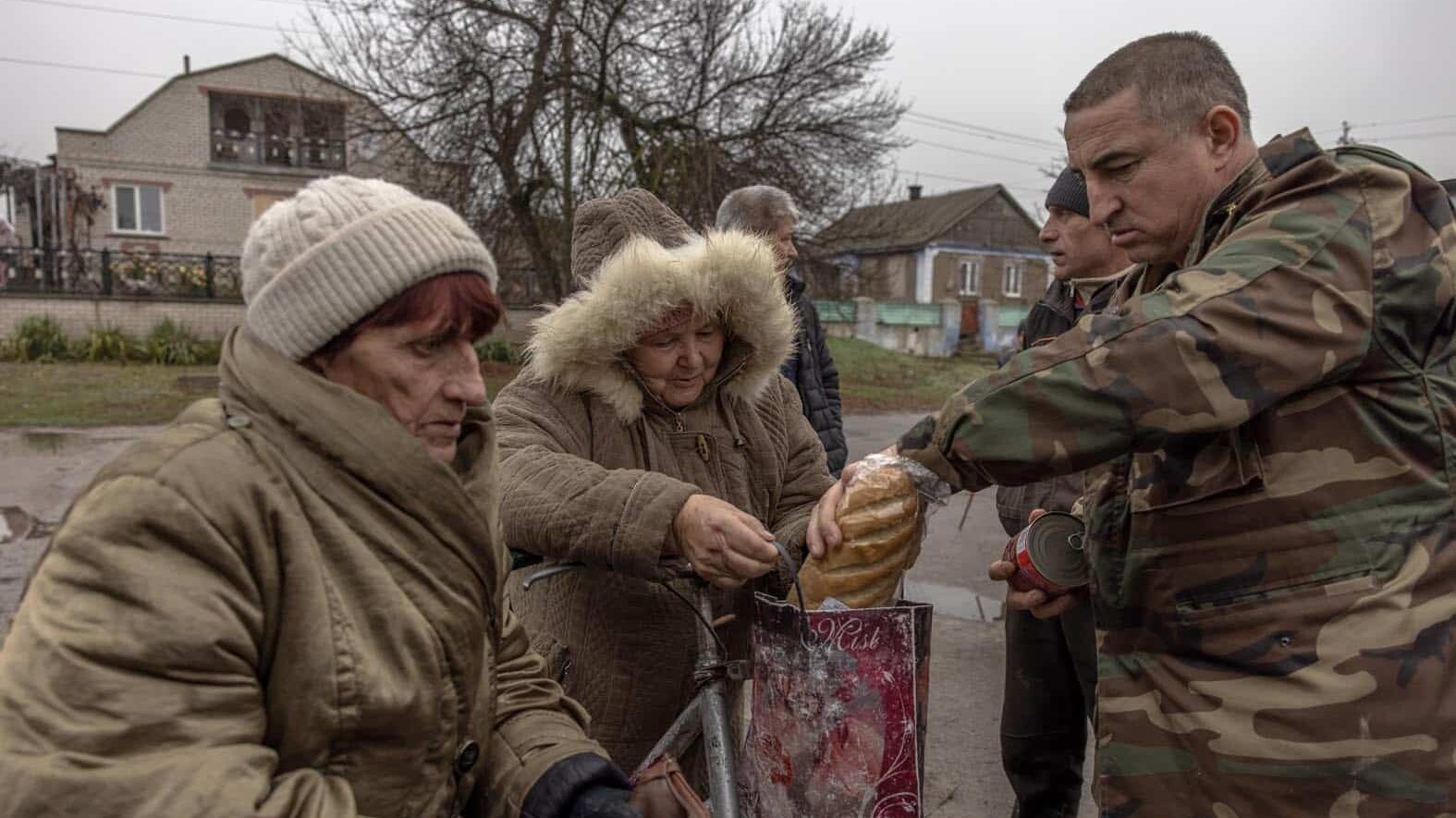 "Ako ih mina ne ubije, hladnoća bi mogla": Zapad i milioni ljudi šalju toplu odeću i generatore u Ukrajinu 1