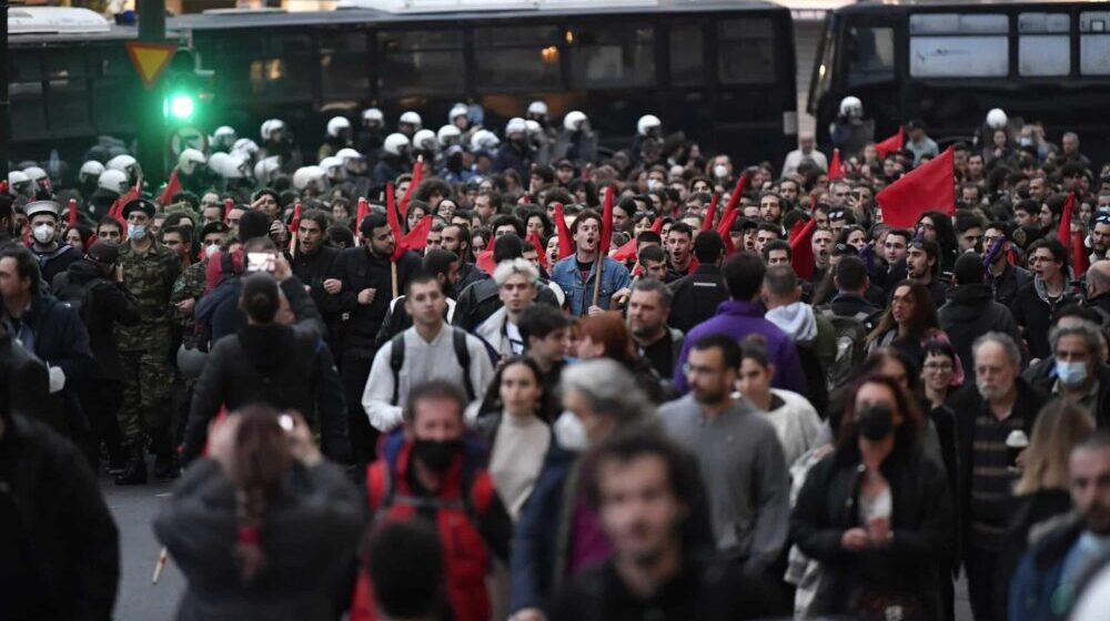 U Atini hiljade demonstranata u povorci u znak sećanja na pobunu protiv hunte 1973. godine 1