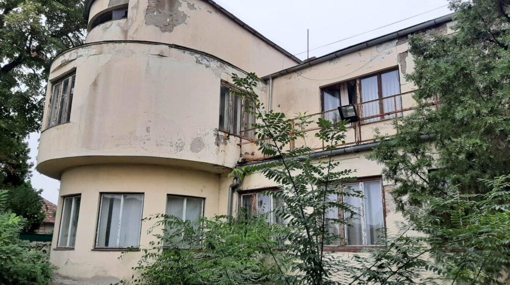Zašto zgrada inspekcijskih službi u Zrenjaninu propada iako je vredno arhitektonsko delo 1