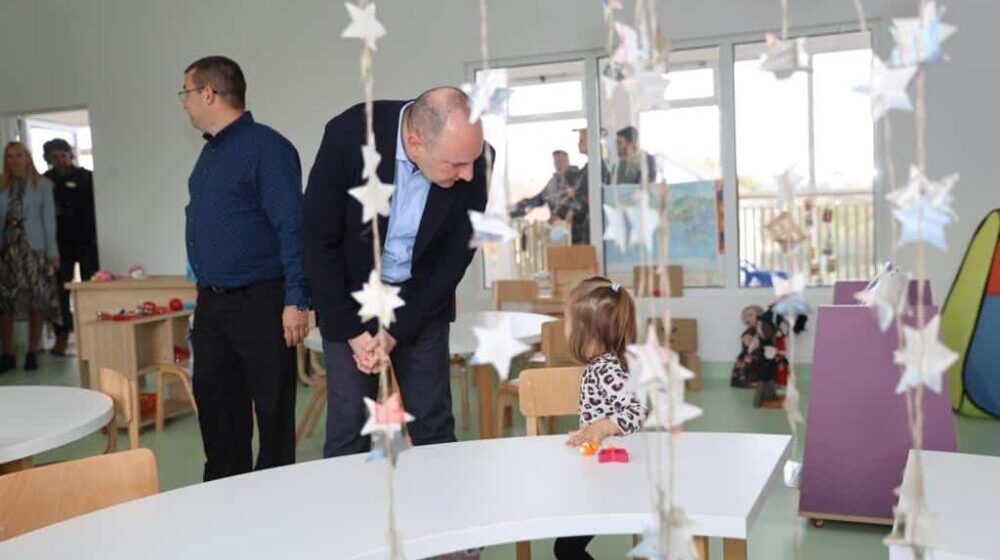 Gradonačelnik Novog Sada Milan Đurić obišao novi vrtić na Sajlovu i obećao minimalne liste čekanja 1