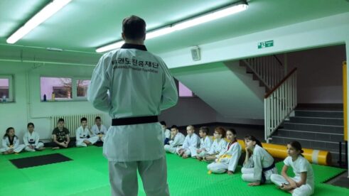 20221127_100431 U Zrenjaninu održana radionica samoodbrane za decu 4