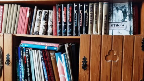 "Stvaraju se robovi koji umnožavaju kapital pojedinaca": Dragan Ajder iz Zrenjanina čuva uspomene na Jugoslaviju i nekadašnji Dan republike 7