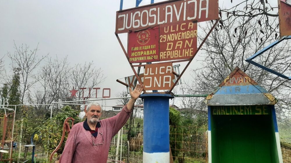 "Stvaraju se robovi koji umnožavaju kapital pojedinaca": Dragan Ajder iz Zrenjanina čuva uspomene na Jugoslaviju i nekadašnji Dan republike 1