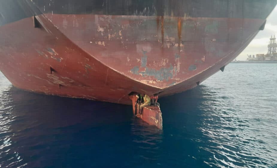 Tri 'slepa putnika' posle 11 dana sedenja na krmi broda stigla do Kanarskih ostrva 1