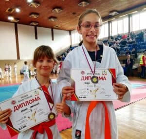 Pet medalja za Šapčane na karate turniru u Bačkoj Topoli 2