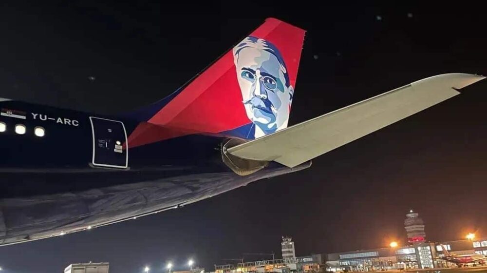 Avion Er Srbije sa likom Mihajla Pupina stigao u Srbiju 1