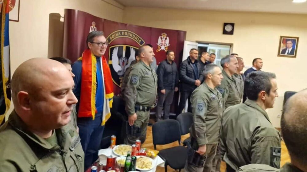 Vučić objavio fotografije na Instagramu kako prati utakmicu Srbija-Brazil (FOTO) 1