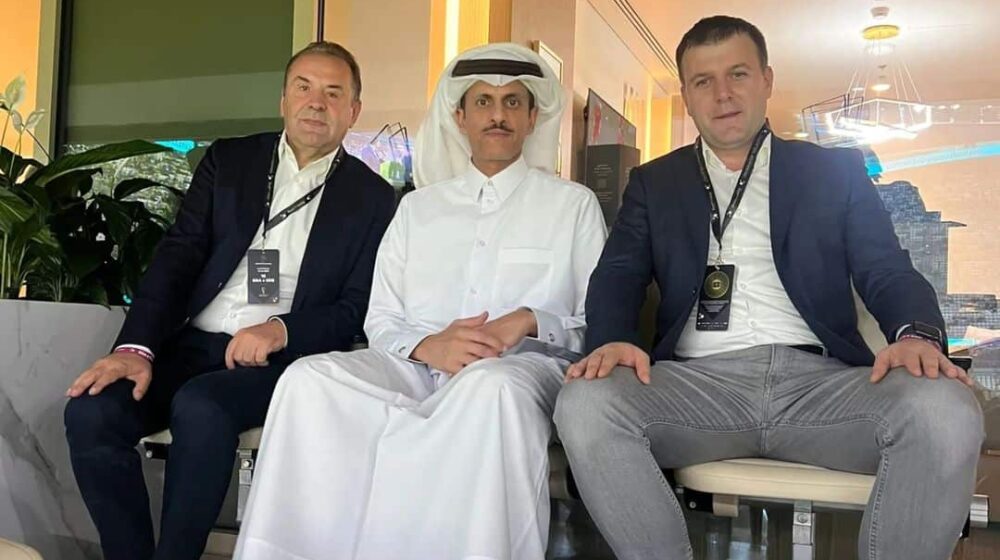 Novi ministar turizma i Rasim Ljajić prate utakmicu Srbija-Brazil u loži sa šeicima u Kataru (FOTO) 1