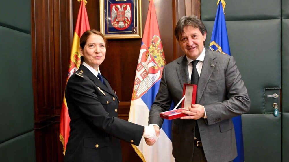 MUP Srbije: Odlikovani srpski i policajci iz Španije 1