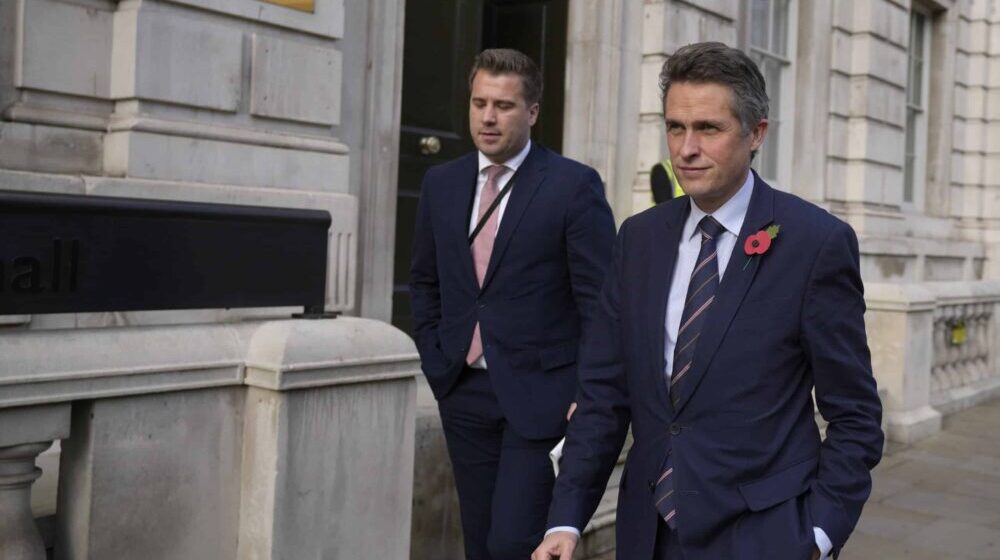 Britanski ministar optužen za "nemoralno" ponašanje podneo ostavku 1