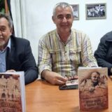 "Ne miri se sa negativnim pojavama": Leskovački književnik Zoran Jovanović predstavio knjigu aforizama 1