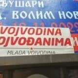 Baja Mali Knindža uzburkao Novi Sad: Blibordi koji najavljuju koncert izlepljeni plakatima "Vojvodina Vojvođanima" 10