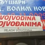 Baja Mali Knindža uzburkao Novi Sad: Blibordi koji najavljuju koncert izlepljeni plakatima "Vojvodina Vojvođanima" 6