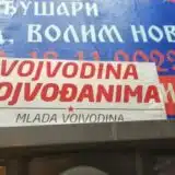 Baja Mali Knindža uzburkao Novi Sad: Blibordi koji najavljuju koncert izlepljeni plakatima "Vojvodina Vojvođanima" 14