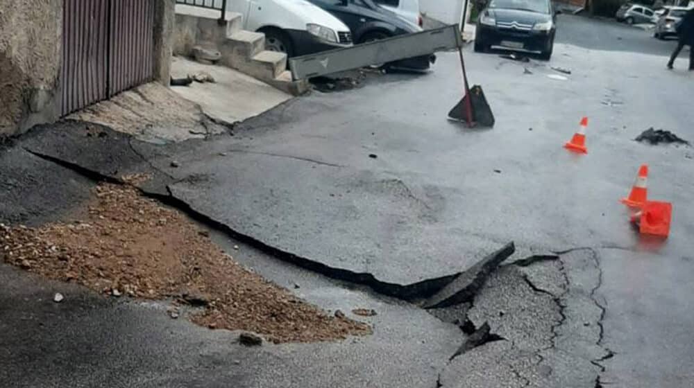 SSP Užice: Gradska vlast nesposobna da reši problem čestih pucanja vodovodnih cevi u Beogradskoj ulici 1